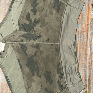 Lulu camp speed shorts size 6